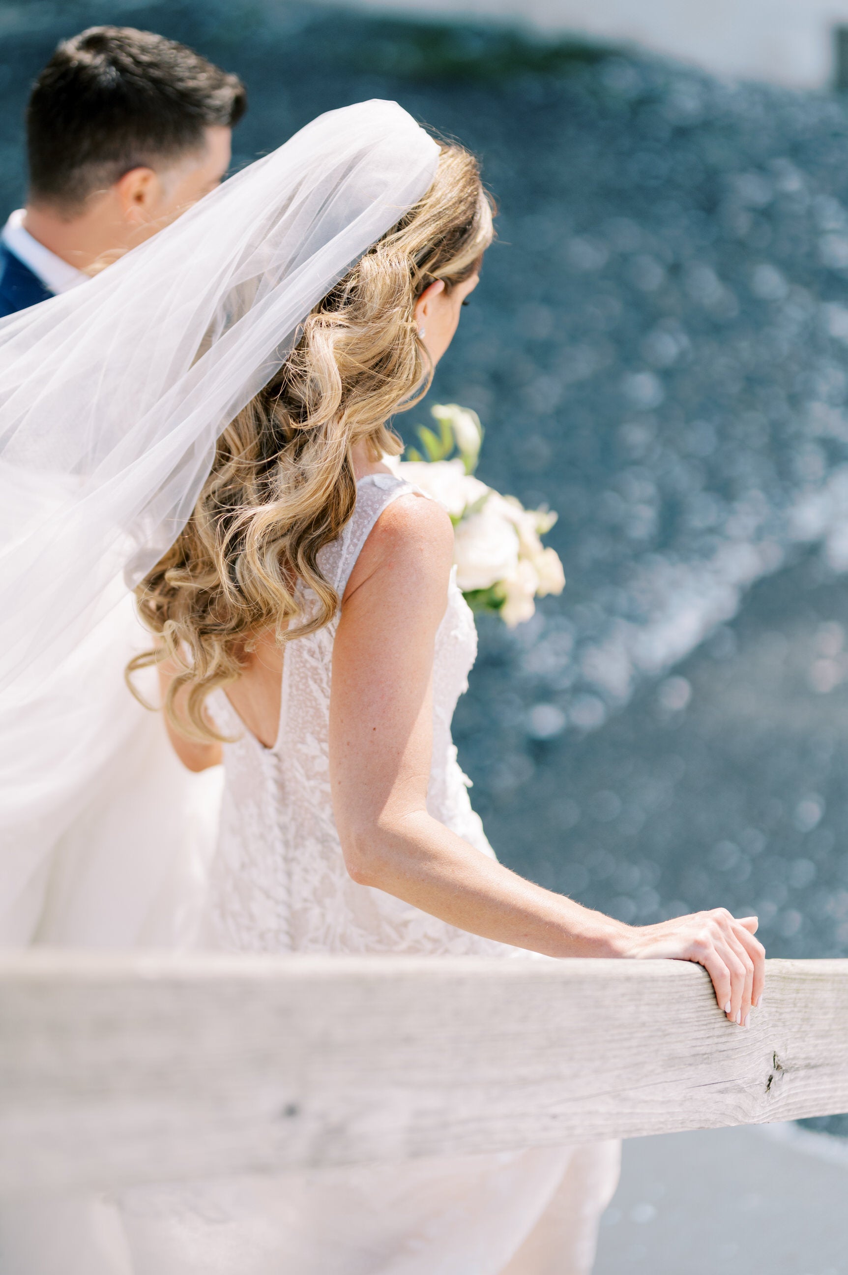 How to Attach the Wedding Veil to Your Hair: Best Tips – One