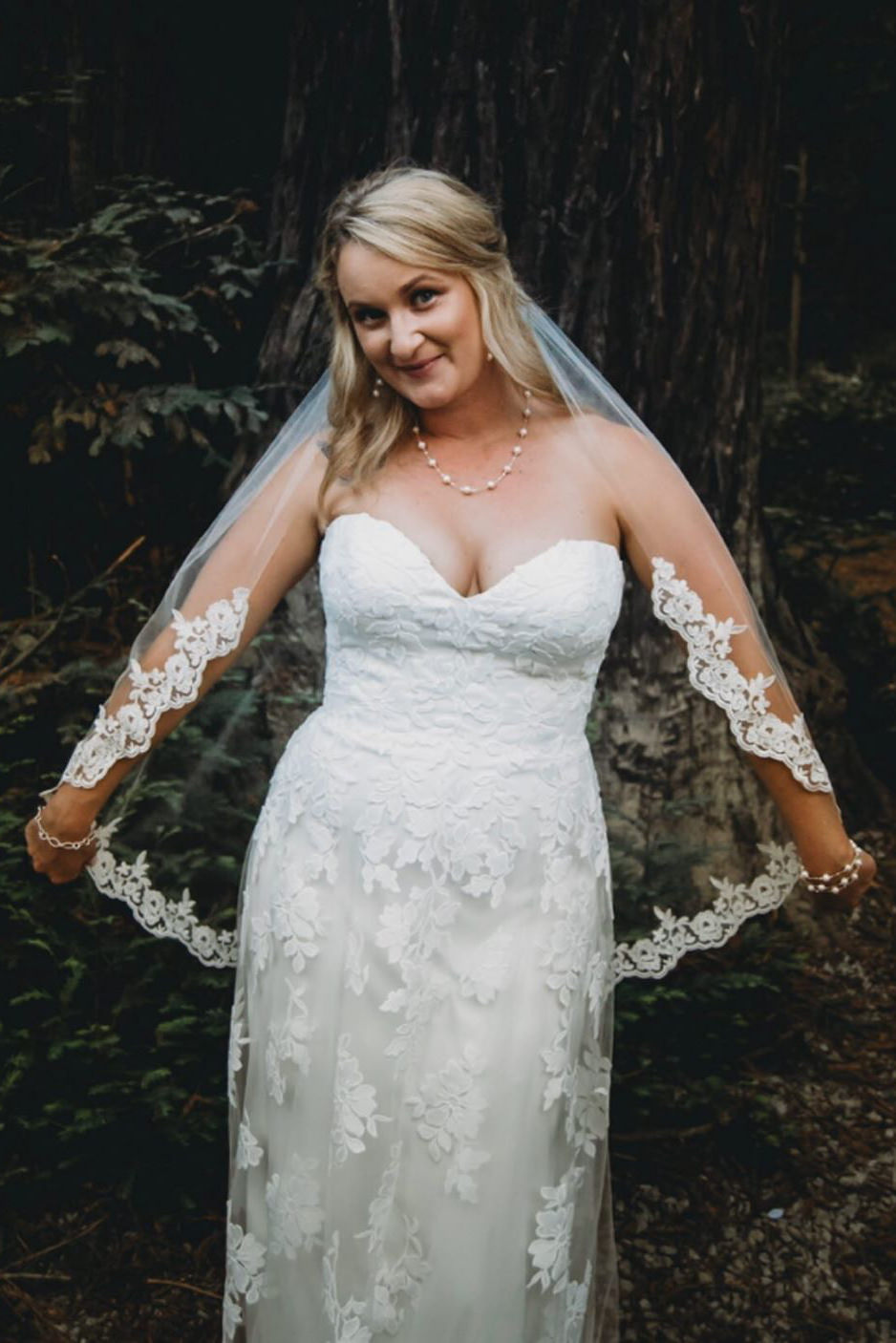 One Blushing Bride Simple Fingertip Length Wedding Veil, Soft Single Tier Bridal Veils Light Ivory / 38-40 Inches