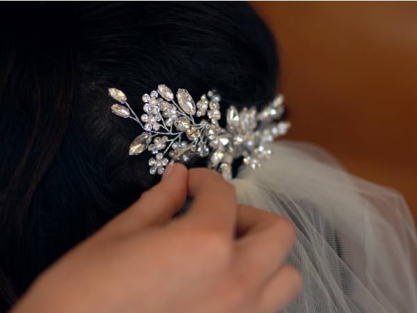 https://www.oneblushingbride.net/cdn/shop/articles/close_up_of_wedding_veil_in_updo_with_rhinestone_hairpiece.jpg?v=1615606662
