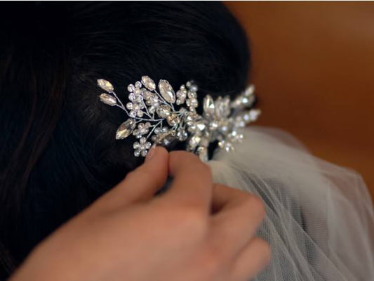 How to Wear a Beaded Hair Comb Accessory with your Veil