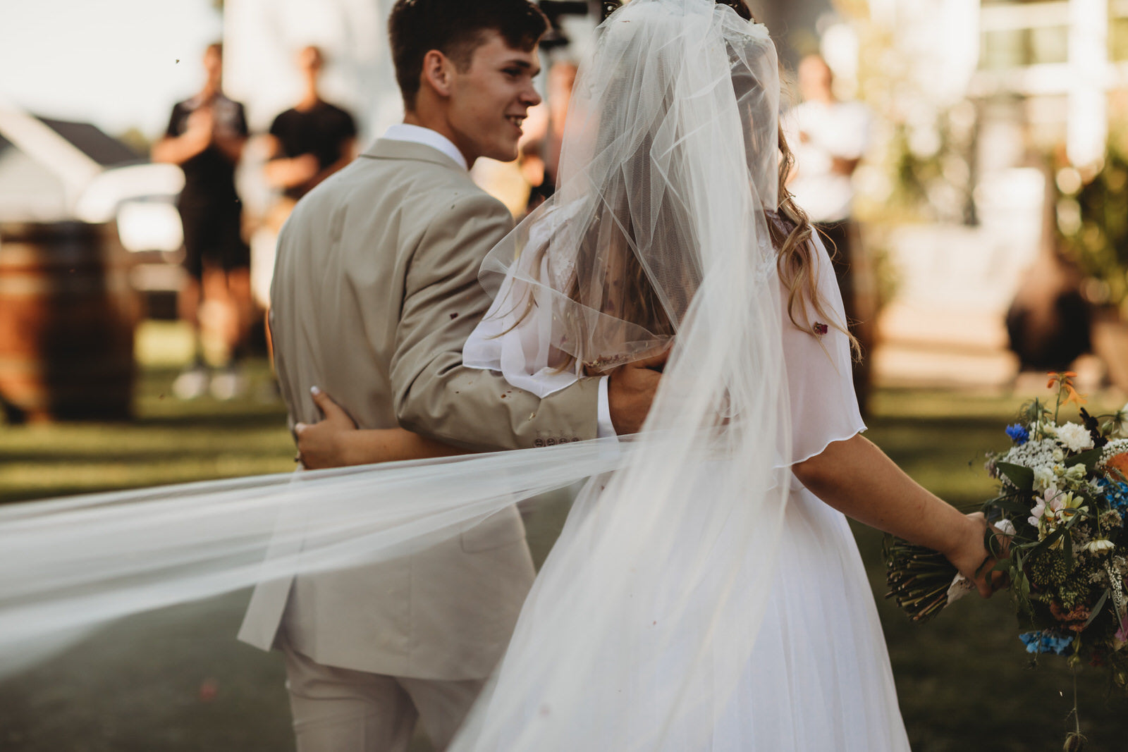 How to Wear a Long Wedding Veil for your Outdoor Ceremony – One Blushing  Bride Custom Wedding Veils