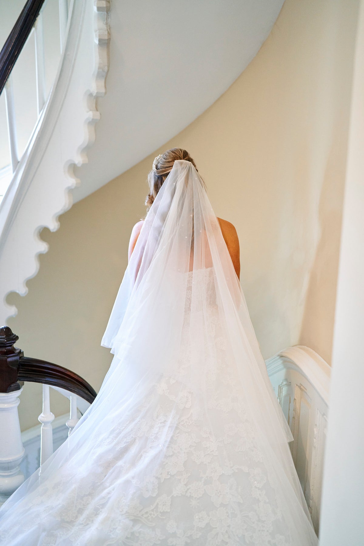 Ivory Dew Drop Wedding Veil, Sofia Richie Resin Droplet – One Blushing