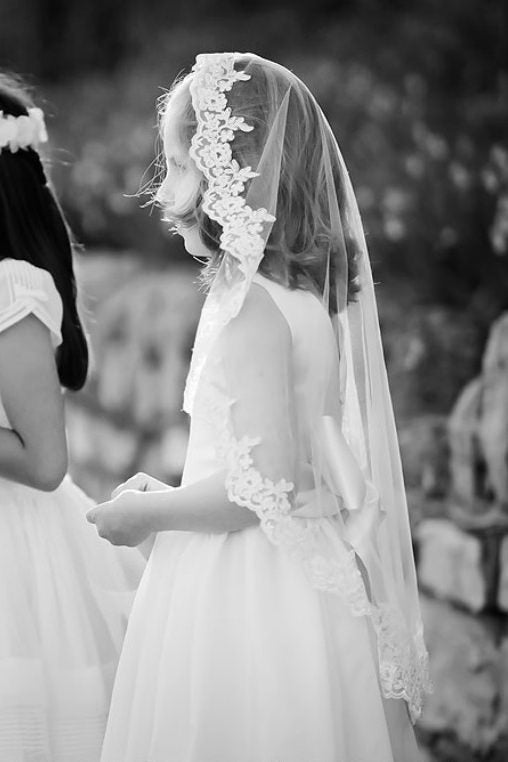 Vintage Inspired Short Bridal Veil from Apollo Box