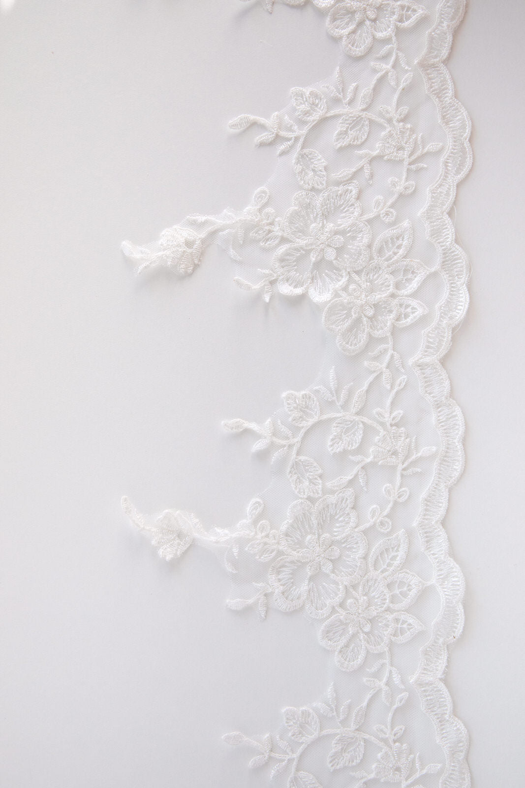 romantic flower lace trim with corded edges for long wedding veil