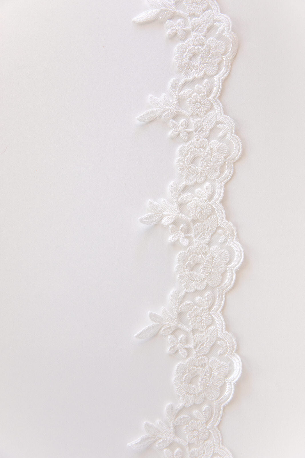 French alencon lace bridal veil with scallop