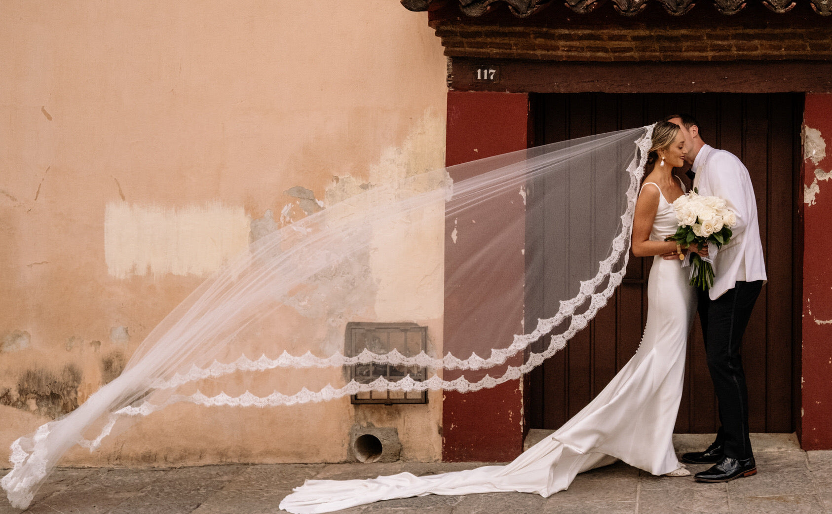 Pearl and Lace Headband Bridal Veil: Turban Headpiece – One Blushing Bride  Custom Wedding Veils