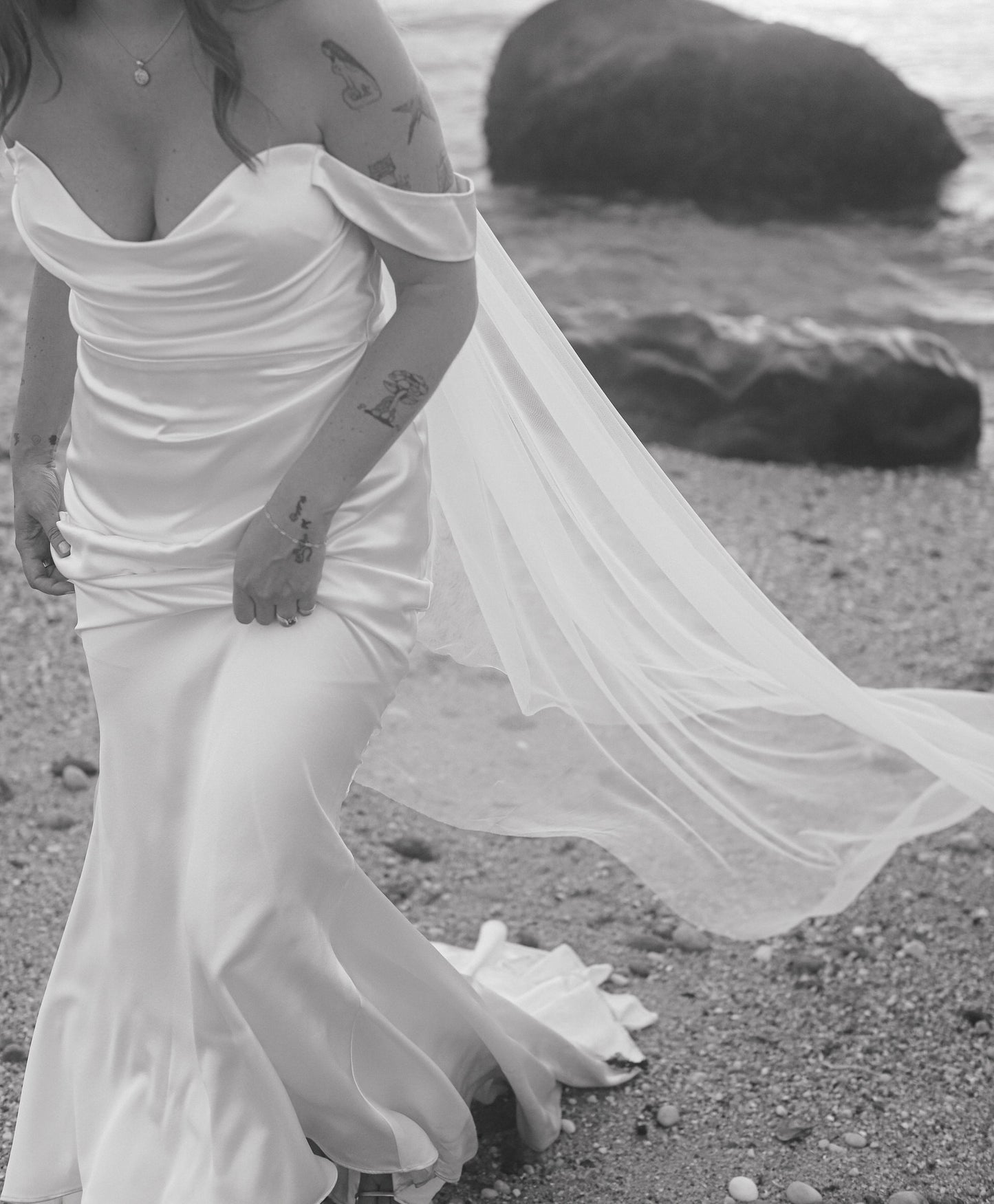 long simple bridal veil with cascade for beach wedding by the sea