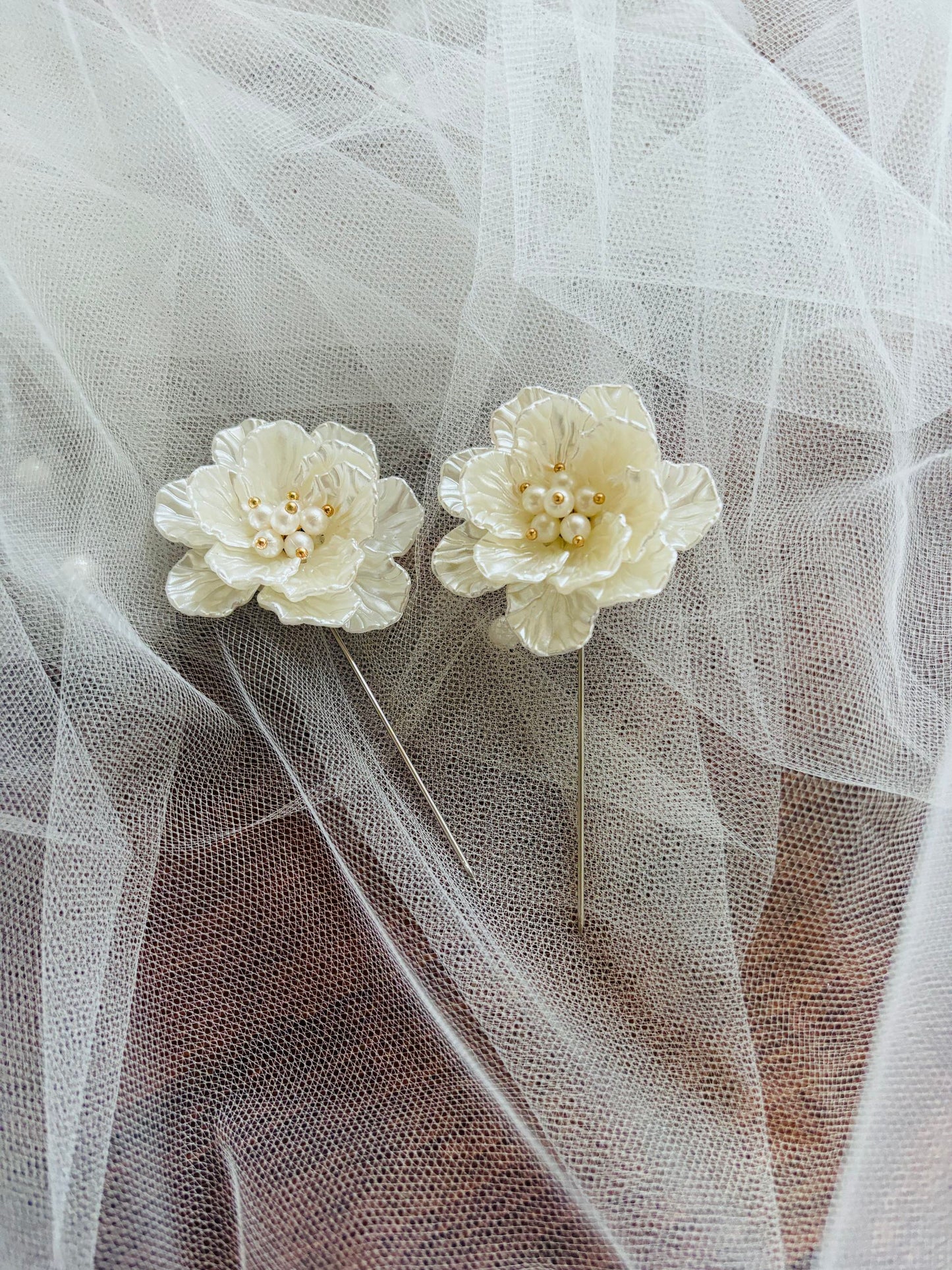 pearl flower hair pin for wedding veil bustle