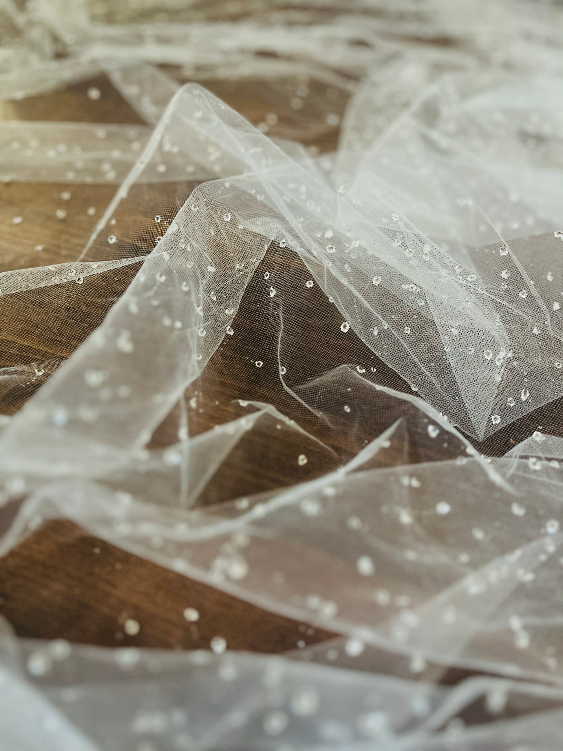 scattered resin dew drop beaded wedding veil fabric for cascade wedding veils