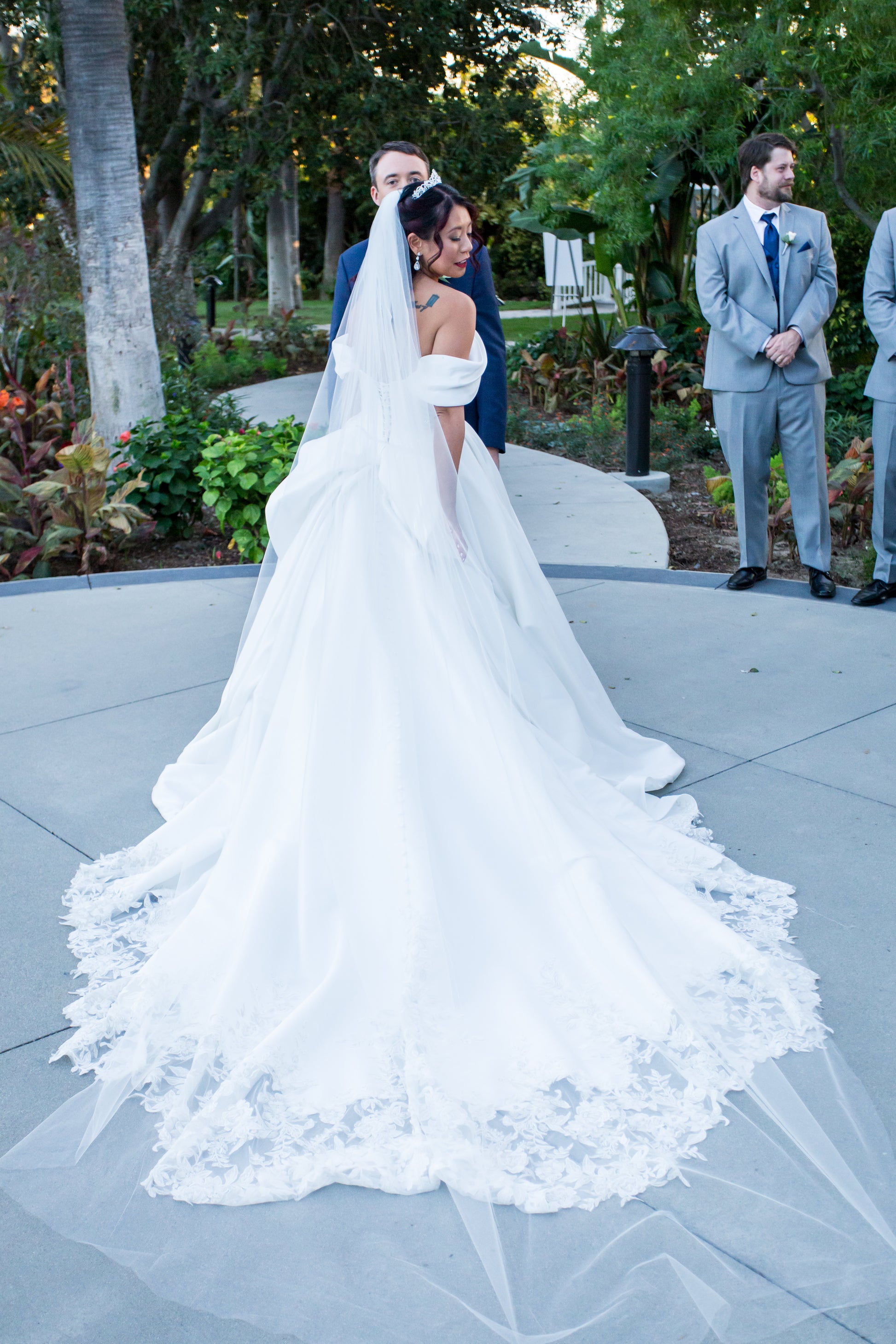 long veil wedding dress 11 Wedding Veil Styles & Veil Lengths From Shortest to Longest