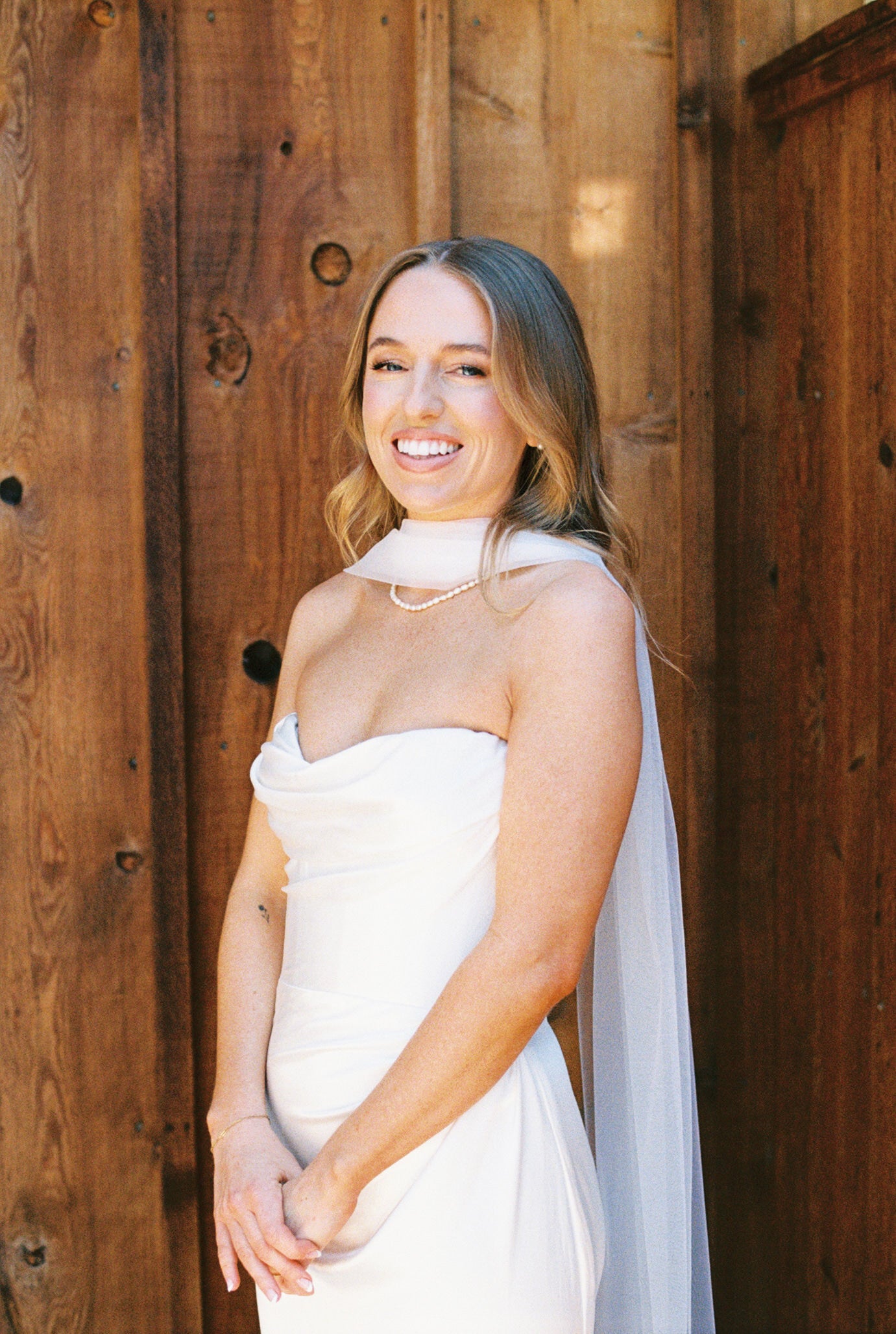 narrow tulle wedding neck scarf on bride with pearl necklace