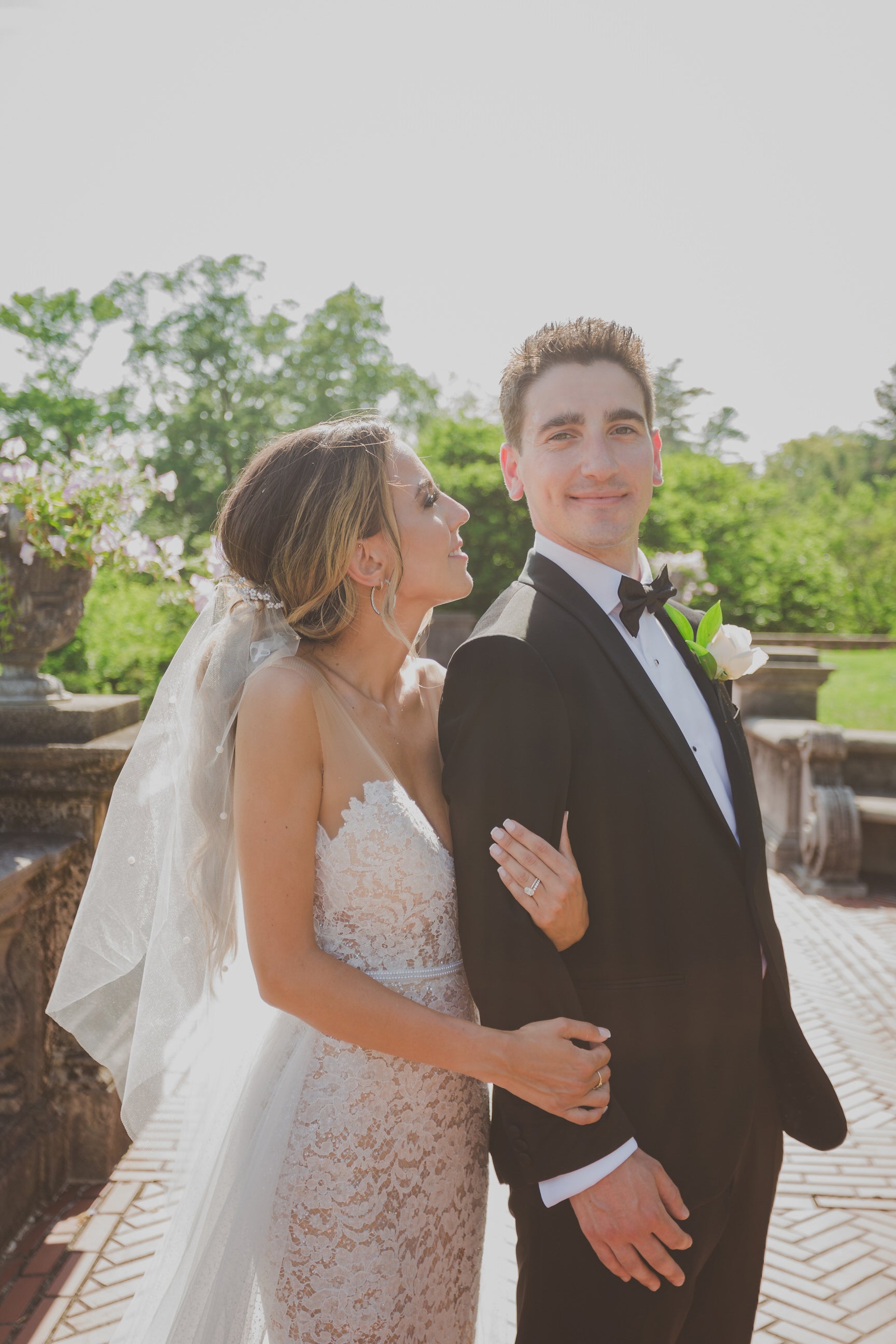 summer wedding with ponytail bridal updo and tulle hair bow with pearls