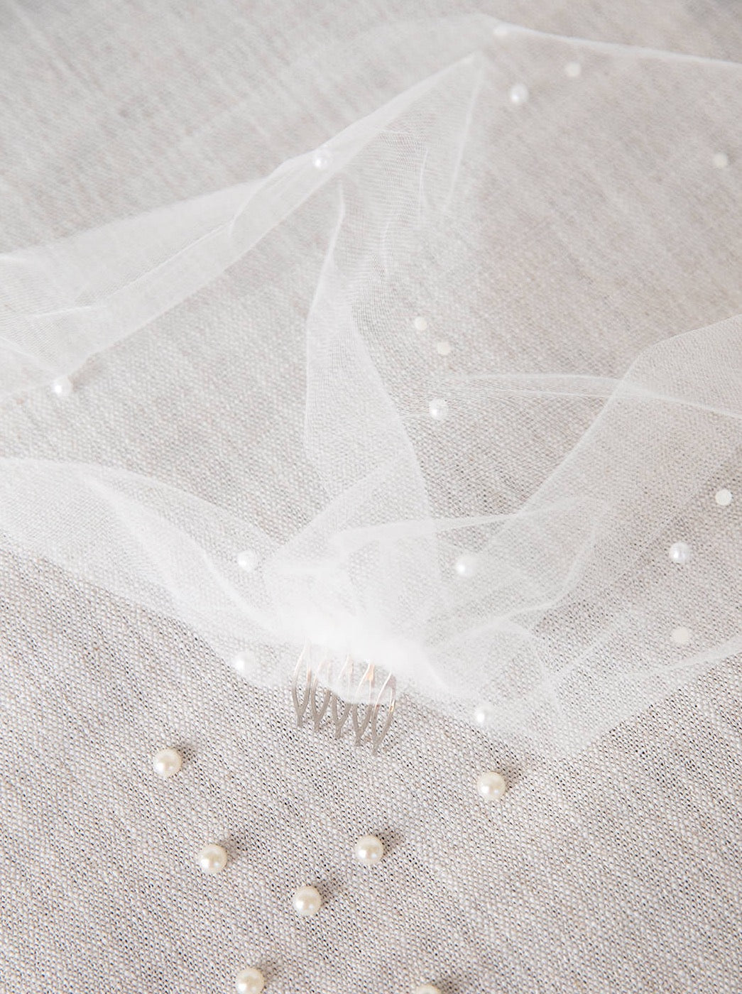 scattered pearl short wedding veil with comb