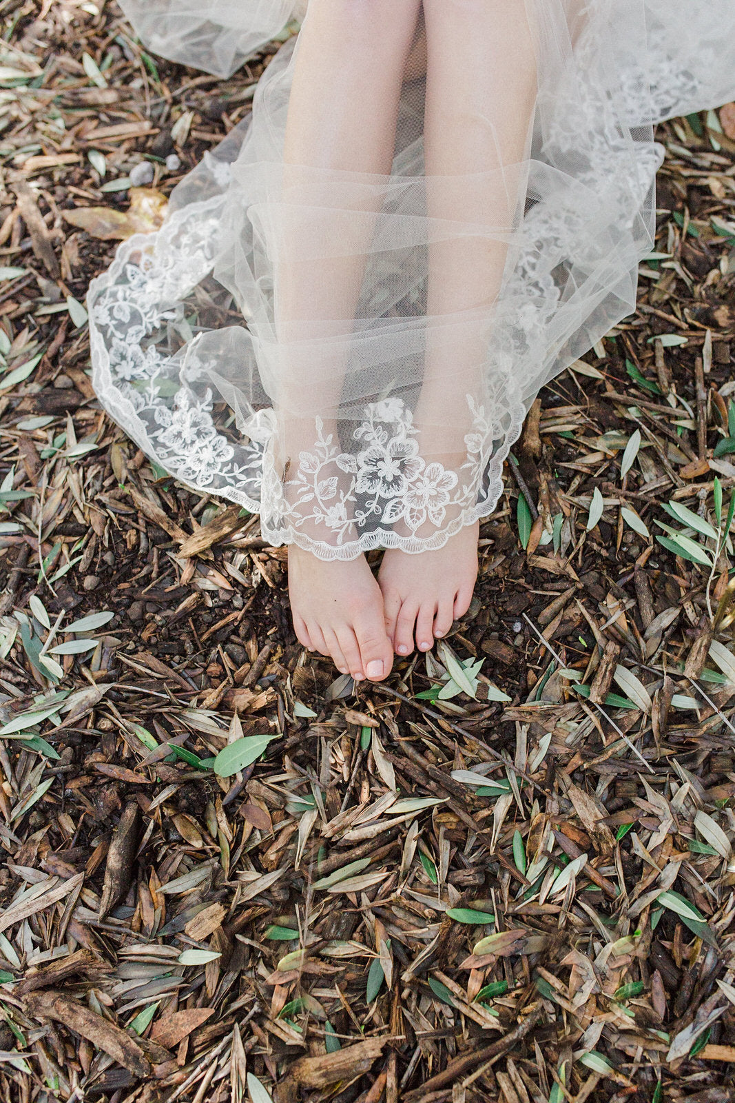 flower french alencon lace trimmed veil for natural outdoor wedding