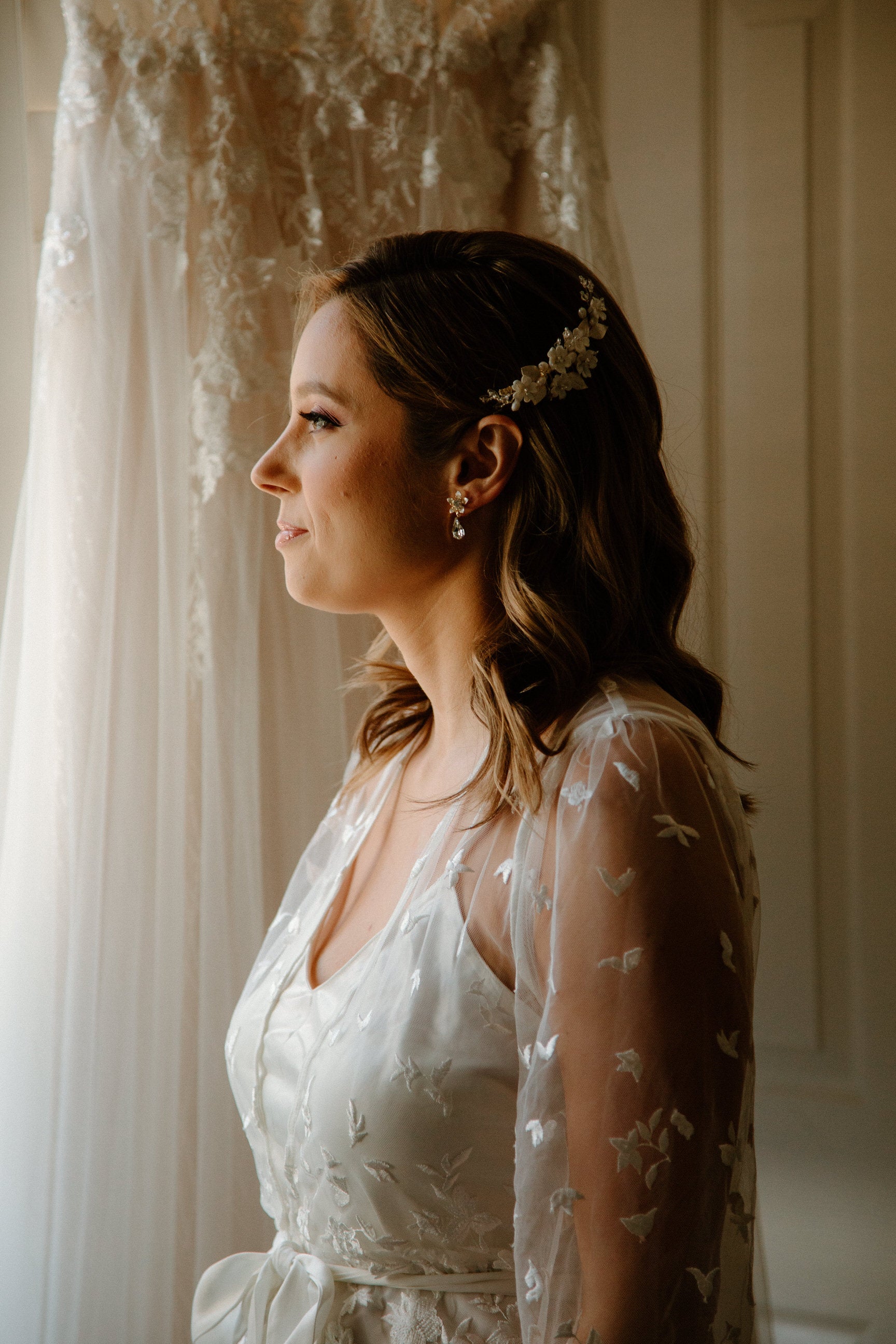 bride with loose waves wearing side beaded hair comb with small rhinestone flowers