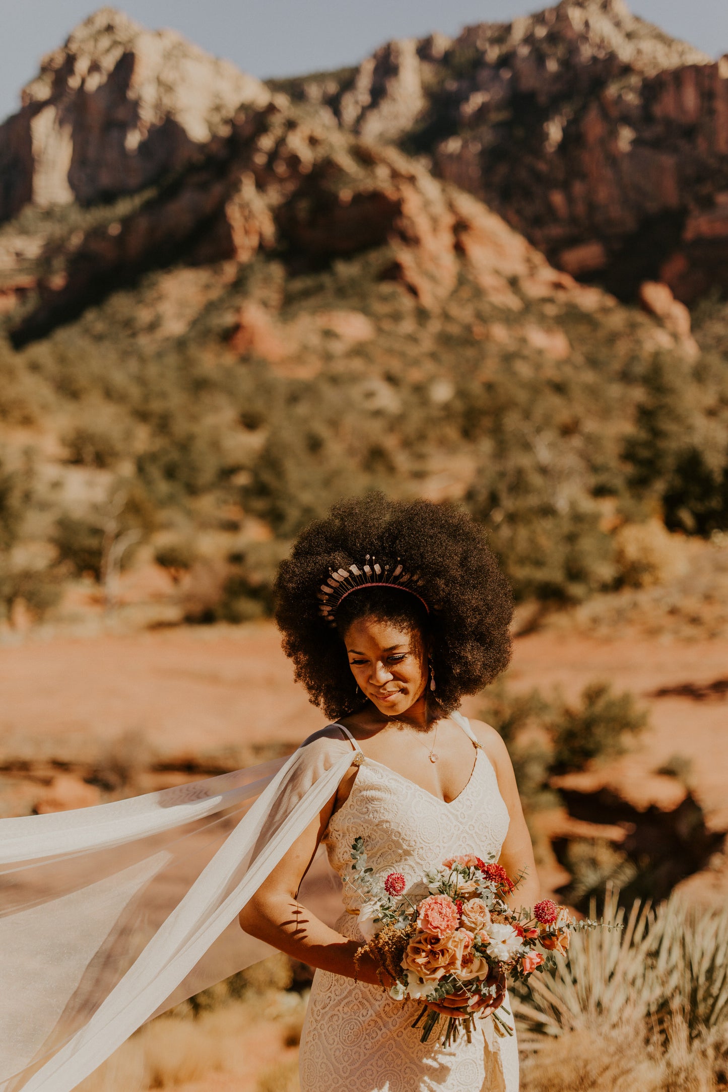 arizona sedona wedding with modern bride wearing draped tulle cape