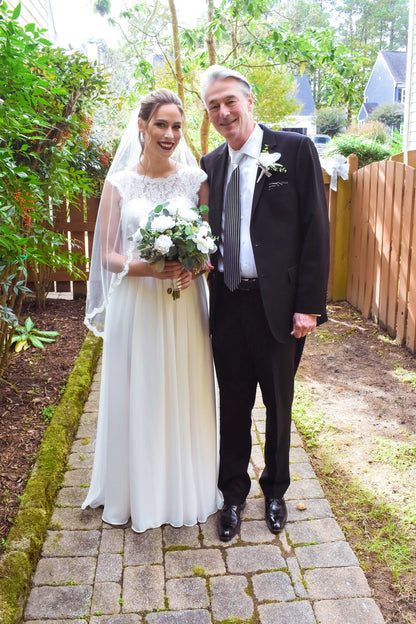 fingertip length wedding veil with scallop thin lace