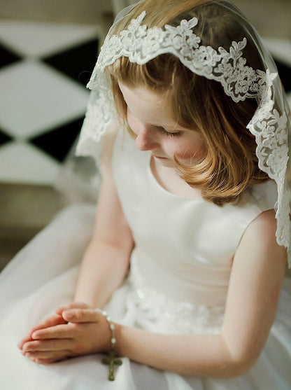 Veil for the First Holy Communion with lace Edge.