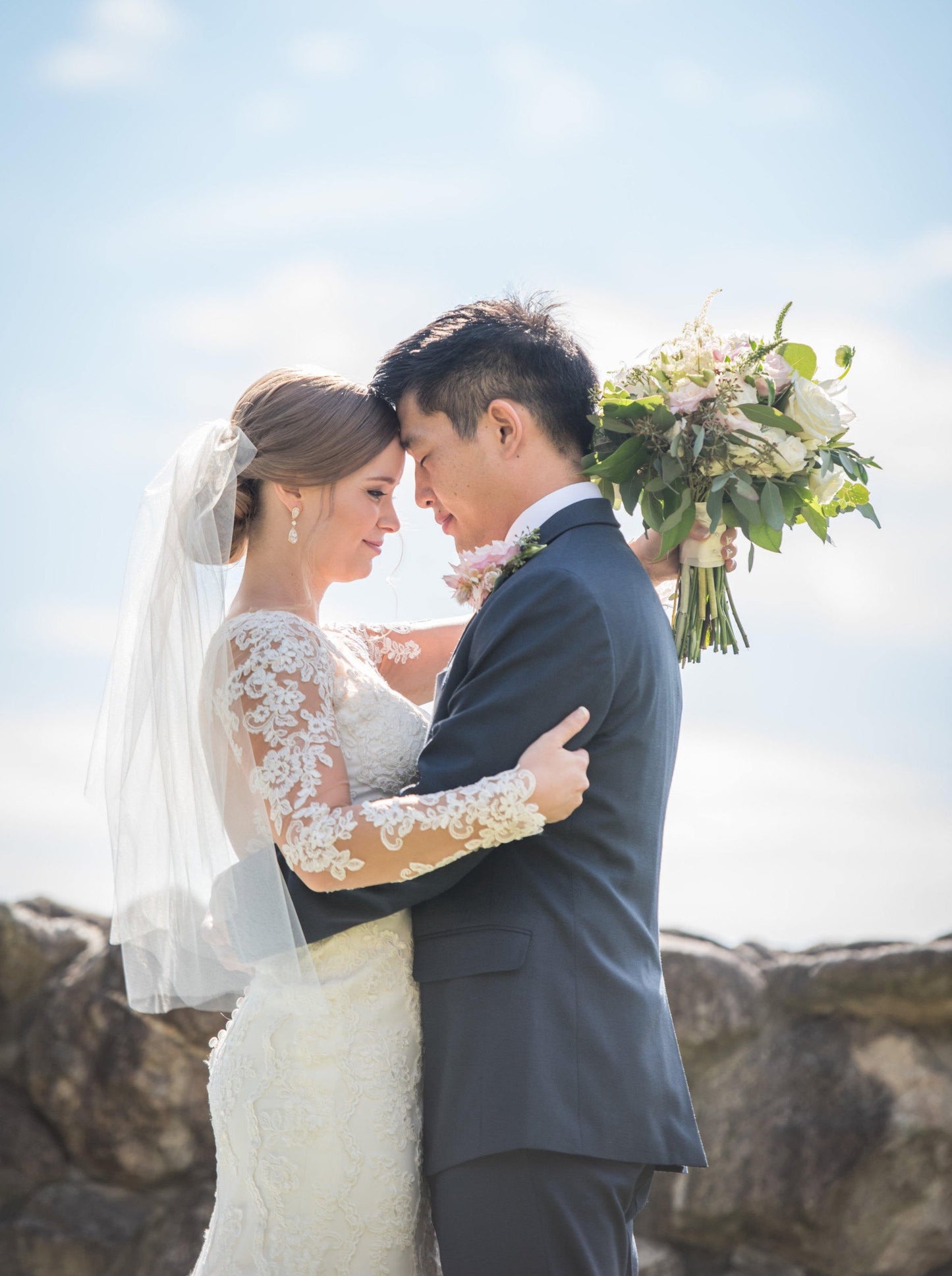 Vintage Rustic Outdoor Wedding: Simple veil and Lace Dress