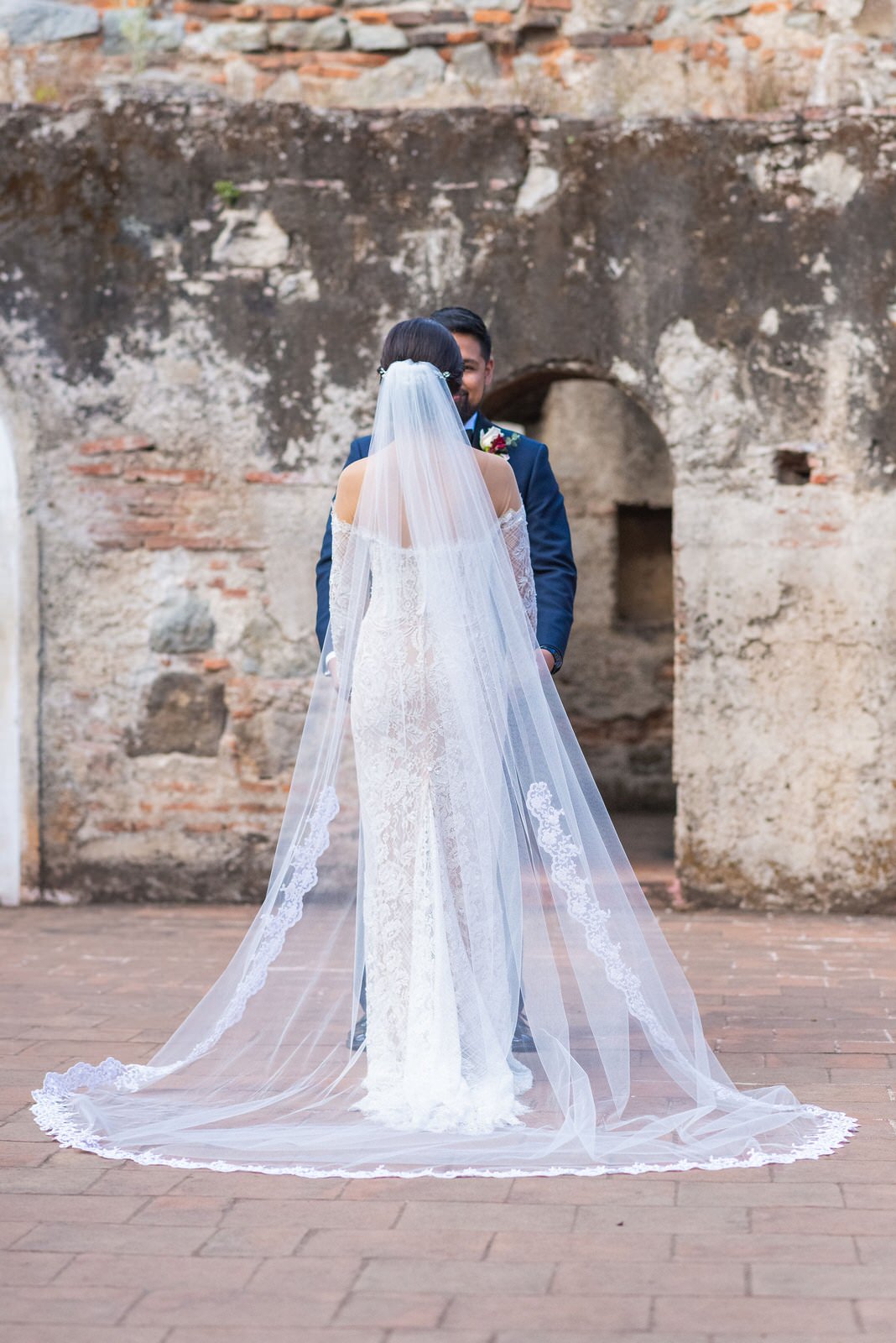 spanish lace cathedral wedding veil at historic venue