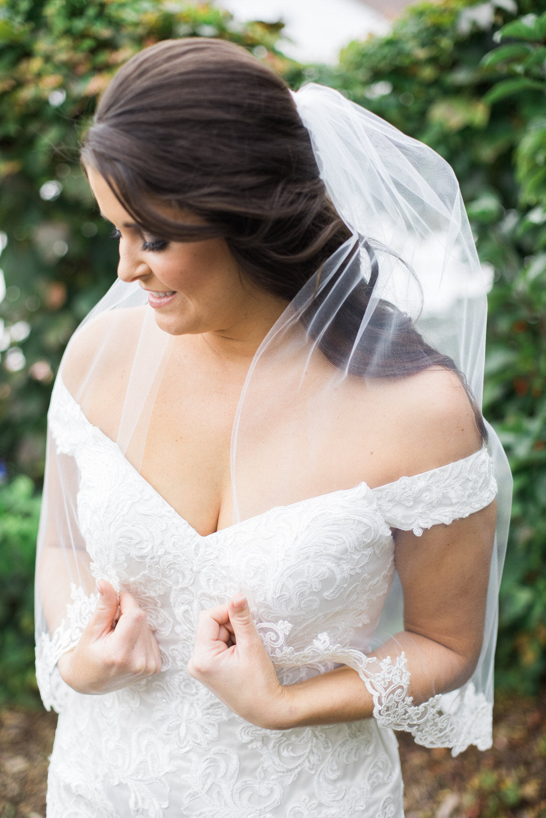 single layer sheer wedding veil in half up half down hairdo