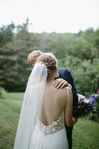 simple sheer wedding veil for updo with no edging