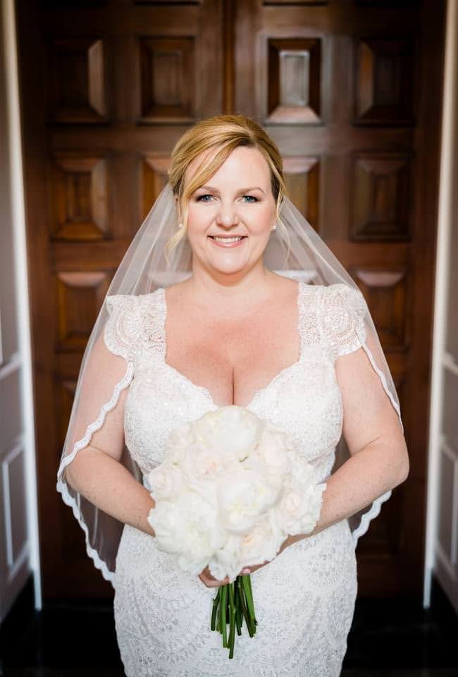 Gorgeous Scalloped Bridal Veil with Floral Lace