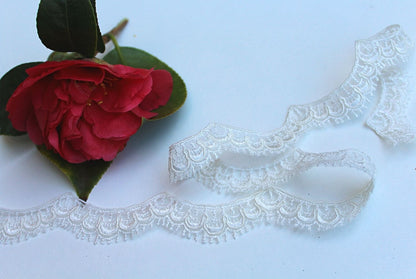 thin french lace scallop