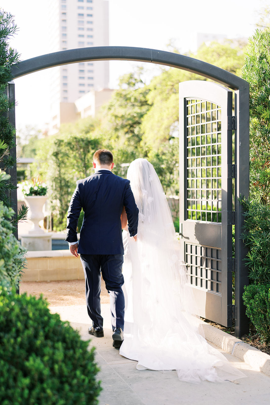 flower bloom scattered wedding veil for park wedding
